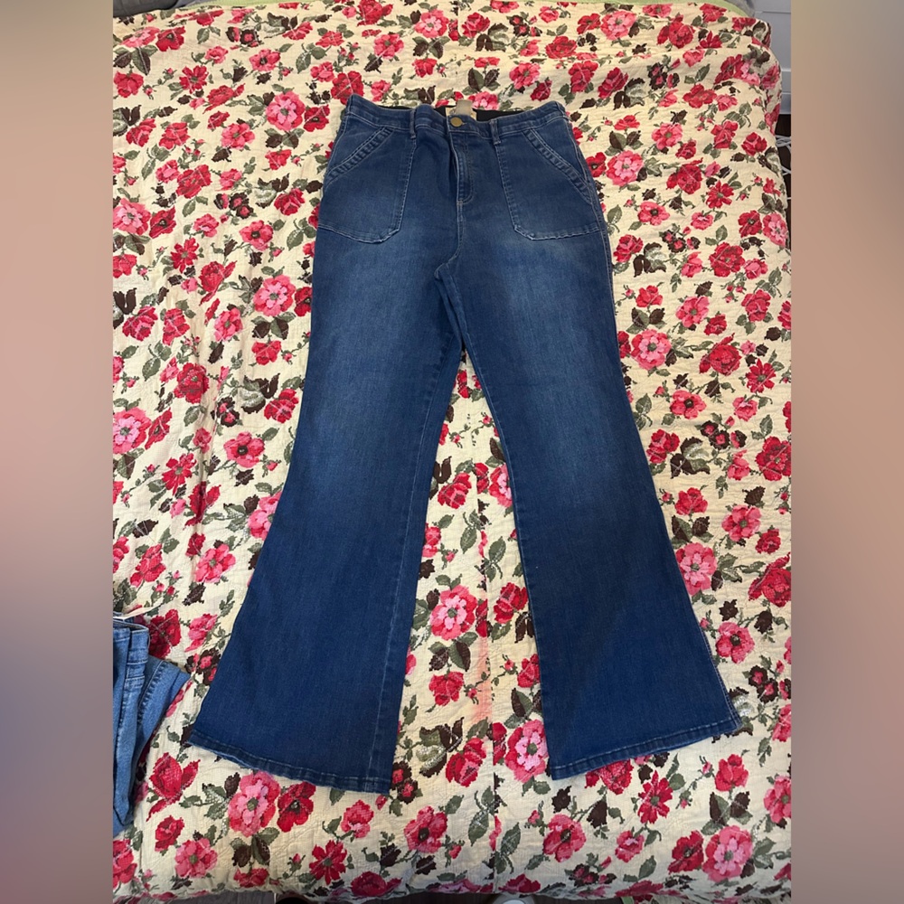 6 Pairs of Name brand jeans!! Democracy, Levi’s, etc. all size 16, some NWT - Picture 9 of 11